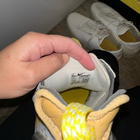 Nike White and Yellow Re-act - Picture 3 of 4